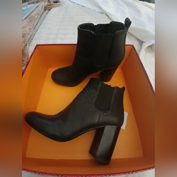 Tory Burch Margaux Black Festival Distressed Leather Heeled Ankle Booties 7.5 - Picture 11 of 13